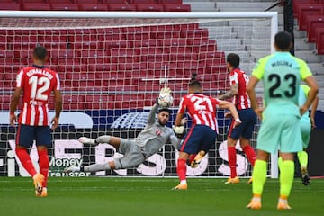 Rui Silva para el penalti lanzado por Saúl.