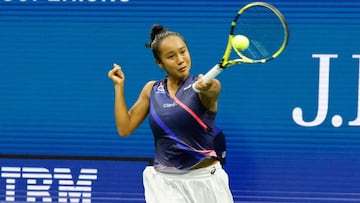 La canadiense Leylah Annie Fern&aacute;ndez, de s&oacute;lo 18 a&ntilde;os, sorprendi&oacute; al eliminar a Naomi Osaka en el US Open. Pero &iquest;sab&iacute;as que la joven tiene padre ecuatoriano? Te contamos.