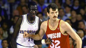 Manute Bol (2'31m) y Chuck Nevitt (2'26m)