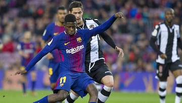 Ousmane Demb&eacute;l&eacute;, disparando ante Lukic.