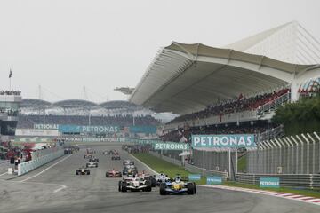 El circuito internacional de Sepang en Kuala Lumpur ha sido desde 1999 hasta 2017 un cl芍sico de la F車rmula 1 moderna. Un trazado dise?ado por Hermann Tilke y que dej車 de albergar los grandes premios porque los gestores consideraron que el enorme costo de organizar un fin de semana del &Gran Circo* no reportaba beneficios suficientes. Eddie Irvine inaugur車 el palmar谷s en Malasia y Max Verstappen ha sido el 迆ltimo triunfador. Un circuito de Ferrari con siete triunfos, dominado por las cuatro victorias de Sebastian Vettel que ha dejado im芍genes para el recuerdo de la F1: la pelea entre Webber y Vettel con los dos Red Bull en 2013 que enfrent車 a los dos pilotos por el &Multi21* y el escenario en el que Fernando Alonso logr車 su primera pole mundialista y su primer podio en 2003.