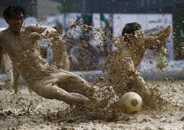 En Pekín se juega al fútbol sí o sí.
