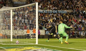 1-3. Benzema marcó el tercer tanto.