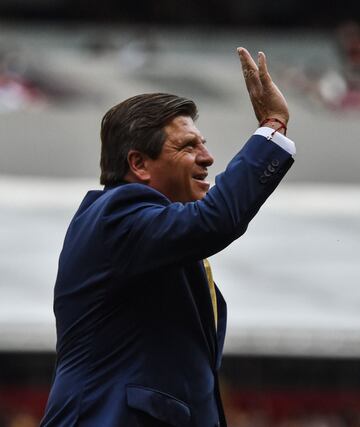 El entrenador del América se presentó ante los medios de comunicación tras el juego y se mostró completamente molesto ante las preguntas de la prensa. Asimismo, criticó al rival y al arbitraje, perdiendo la paciencia.