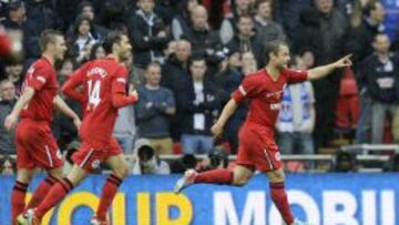Maloney celebra el 0-1 ante la mirada de Jordi Gómez