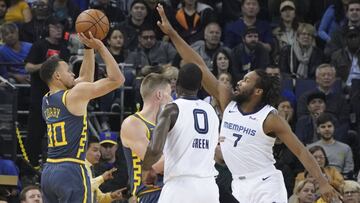 December 17, 2018; Oakland, CA, USA; Golden State Warriors guard Stephen Curry (30) shoots the basketball against Memphis Grizzlies guard Wayne Selden (7) during the second quarter at Oracle Arena. Mandatory Credit: Kyle Terada-USA TODAY Sports