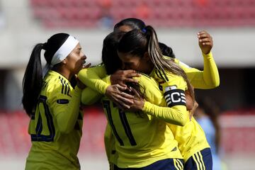 El equipo colombiano venció 7-0 a Uruguay en el debut en la Copa América Femenina con póquer de Catalina Usme y goles de Yoreli Rincón, Daniela Montoya e Isabella Echeverri.