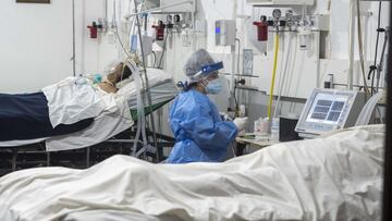 19 May 2021, Argentina, Firmat: A medical worker wears personal protective equipment (PPE) as she tends  COVID-19 patients inside the Intensive Care Unit (ICU) of San Martin Hospital. Photo: Patricio Murphy/ZUMA Wire/dpa
 19/05/2021 ONLY FOR USE IN SPAIN