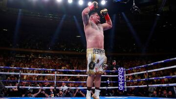 Andy Ruiz celebrando su triunfo en el Madison Square Garden.