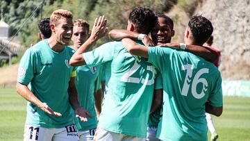 El Antequera celebra el gol de Topo