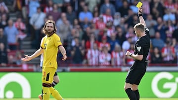 Referee Samuel Barrott shows a yellow card to Sheffield United's Chilean striker #11 Ben Brereton Diazduring the English Premier League football match between Brentford and Sheffield United at the Gtech Community Stadium in London on April 13, 2024. (Photo by Glyn KIRK / AFP) / RESTRICTED TO EDITORIAL USE. No use with unauthorized audio, video, data, fixture lists, club/league logos or 'live' services. Online in-match use limited to 120 images. An additional 40 images may be used in extra time. No video emulation. Social media in-match use limited to 120 images. An additional 40 images may be used in extra time. No use in betting publications, games or single club/league/player publications. / 