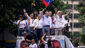 FILE PHOTO: Opposition leader Maria Corina Machado and opposition candidate Edmundo Gonzalez wave as they address supporters, in Caracas, Venezuela July 30, 2024. REUTERS/Gaby Oraa/File Photo