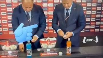 Bochornoso y de lo más sospechoso: sortean la Copa y vean el tejemaneje de la ‘mano inocente’