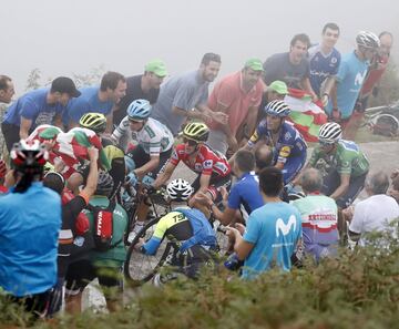 Es la última y más joven de las conocidas "Grandes Vueltas" del ciclismo, junto al Tour de Francia y el Giro de Italia. Este año sería la edición número 74 de una carrera que han ganado desde el mítico Gustaaf Deloor en el año 1935, pasando por Julián Berrendero, Langarica, Jesús Loroño, Anquetil, Poulidor, Ocaña,  Eddy Merckx, Tony Rominger, Olano, Valverde, Níbali, Contador y Froome entre otros.   