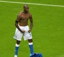 Balotelli ironiza: "El árbitro vio mi cuerpo y se puso celoso"