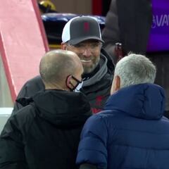 La secuencia final Klopp-Mou que va a copar portadas, TV y tertulias en Inglaterra