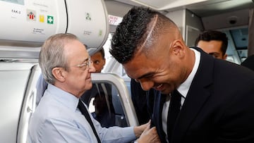 26/05/22 VIAJE DEL REAL MADRID A PARIS PARA PREPARAR LA FINAL DE LA CHAMPIONS LEAGUE EN PARIS 
Florentino Perez y CASEMIRO