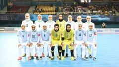 Ocho hombres en selección femenina iraní de fútbol sala