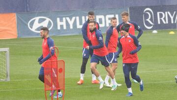 Koke, Sa¨²l, Griezmann en la sesi¨®n del Atl¨¦tico.