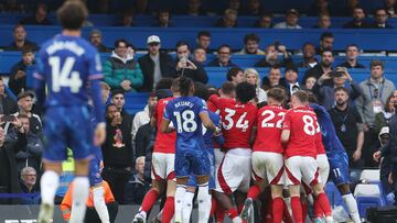 20 jugadores se pelean en el Chelsea-Forest y Palmer y Joao Felix se hacen viral por esto
