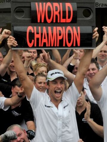 Jenson Button celebra su campeonato del mundo en el GP de Brasil en 2009.