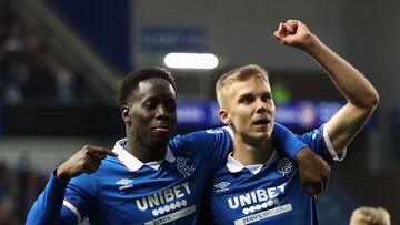 Gassama celebra con Antman el tercer gol del partido.