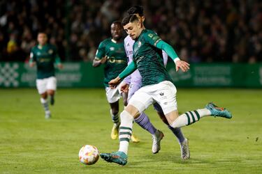 Manolo Molina, jugador del Cacereño.