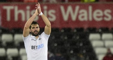 Jordi Amat arrives in Seville to complete Betis move