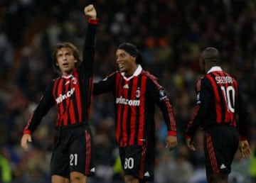 El legendario italiano, tras 10 años en el Milan, se fue gratis al archirrival Juventus con 32 años. Con la 'Vecchia Signora' ganó un tetracampeonato local y jugó una final de Champions.