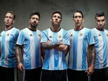 Primera equipación de la Selección de Argentina.