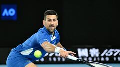 Melbourne (Australia), 16/01/2024.- Novak Djokovic of Serbia in action during his round 2 match against Alexei Popyrin of Australia on Day 4 of the 2024 Australian Open at Melbourne Park in Melbourne, Australia, 17 January 2024. (Tenis) EFE/EPA/JAMES ROSS AUSTRALIA AND NEW ZEALAND OUT
