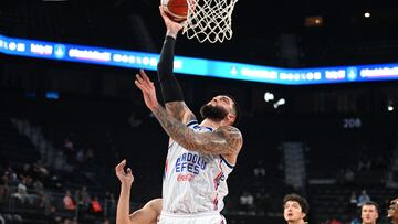 Vincent Poirier, pívot del Anadolu Efes.