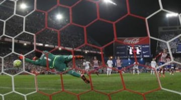 Keylor Navas le paró un penalti a Griezmann.