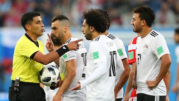 SAINT PETERSBURG, RUSSIA - JUNE 19:  Mohamed Salah of Egypt argues with Referee Enrique Caceres during the 2018 FIFA World Cup Russia group A match between Russia and Egypt at Saint Petersburg Stadium on June 19, 2018 in Saint Petersburg, Russia.  (Photo 