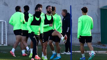 Juanmi e Isco, en el entrenamiento del Betis tras las vacaciones.