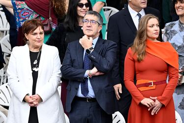 Patxi López, secretario de Política Federal del PSOE, y Ester Muñoz, Portavoz del Grupo Parlamentario Popular en el Congreso de los Diputados.