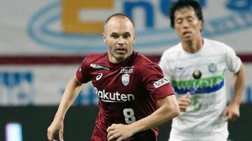 Actualmente tiene 35 años, en mayo de 2020 cumplirá 36. Desde 2018 juega para el Vissel Kobe de Japón.