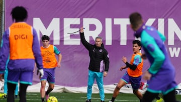 Entrenamiento Real Valladolid con Escribá.