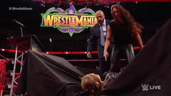 McMahon se &#039;venga&#039; de Rousey: la estampa contra una mesa