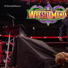 McMahon se 'venga' de Rousey: la estampa contra una mesa