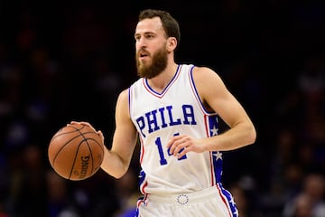 En julio de 2016, Sergio Rodríguez, regresó a la NBA de la mano de los Philadelphia 76ers. No pudo acabar la temporada por culpa de una lesión de rodilla. En total jugó 68 partidos.   