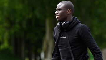 Ferland Mendy, en una fotograf&iacute;a de la semana pasada, llegando a Clairefontaine, donde est&aacute; concentrado con la selecci&oacute;n francesa.