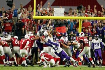 En el siguiente drive, Catanzaro logr¨® su tercer field goal en sus tres intentos y adelantaba a los locales por tres puntos a falta de menos de minuto y medio para el final. Los Vikings ten¨ªan tiempo de buscar la que hubiera sido su primera remontada fuera tras perder por 10 puntos o m¨¢s en el ¨²ltimo cuarto desde enero de 1985.