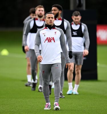 Una lesión de cadera le mantiene fuera de los terrenos de juego. Su último partido, el 26 de abril contra el West Ham. Se le esperaba para el comienzo de temporada 2023-2024 pero una recaída ha retrasado su regreso y se confía que vuelva para principios de año. El español entrena al margen y su futuro es incierto en el conjunto Red, acaba contrato en junio. Para Klopp sigue siendo importante y cuenta con él.