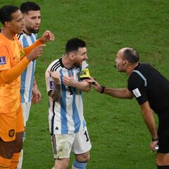 Messi, contra Mateu: “La FIFA no puede poner un árbitro así”