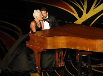  Lady Gaga y Bradley.