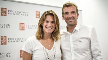 Am&eacute;lie Mauresmo y Julen Benneteau presentados como nuevos capitanes de Francia.