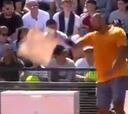 Kyrgios tira una silla a la pista y le descalifican