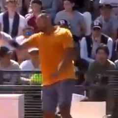 Kyrgios tira una silla a la pista y le descalifican