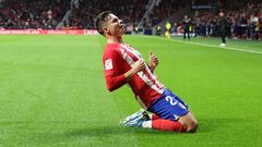 MADRID, 29/10/2023.- El centrocampista del Atlético de Madrid, Rodrigo Riquelme, celebra el primer gol del equipo rojiblanco durante el encuentro correspondiente a la jornada once de primera división que disputan hoy domingo frente al Alavés en el estadio Metropolitano, en Madrid. EFE / Kiko Huesca.
